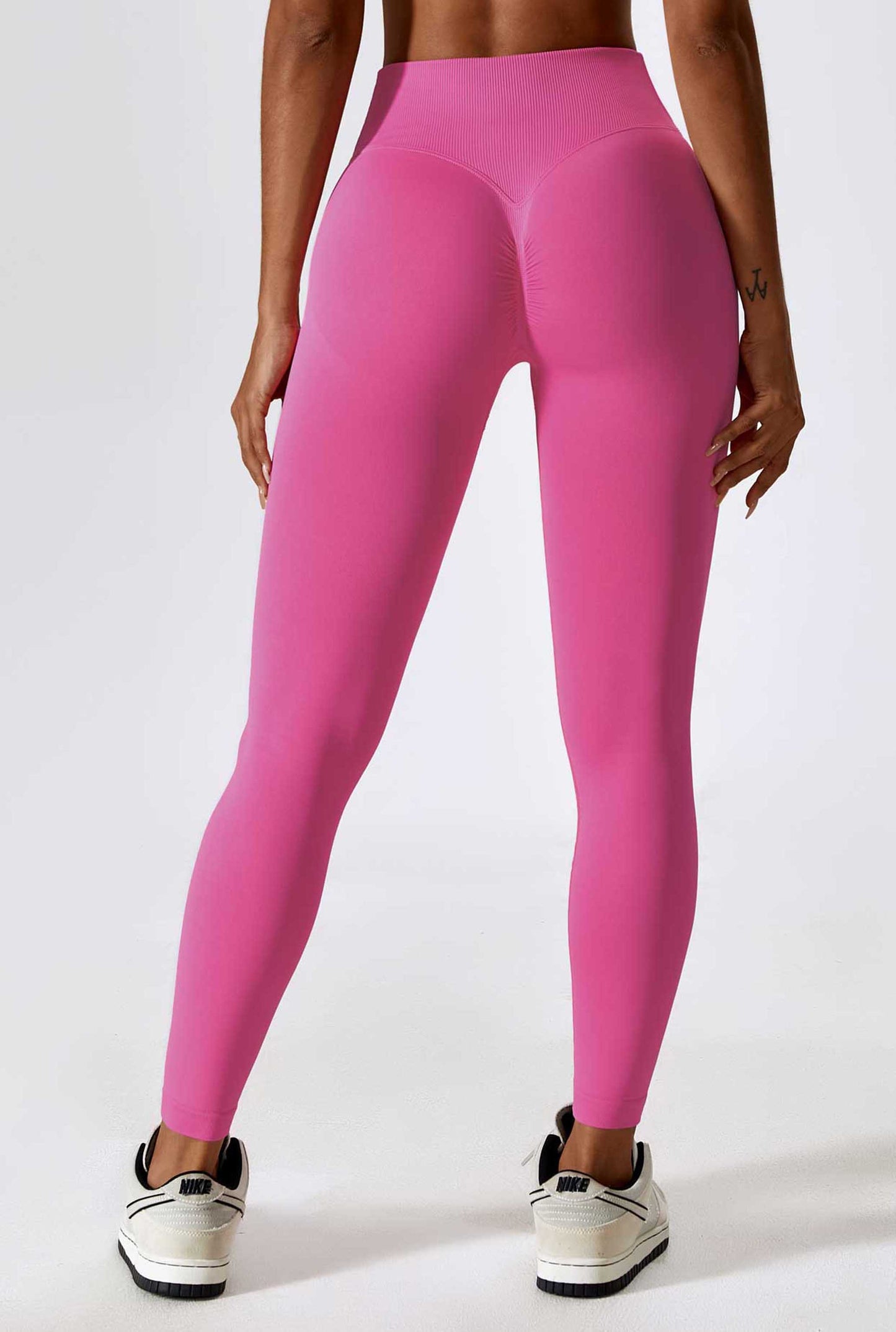 HR4596-BR European and American medium-intensity peach hip-lifting sports fitness leggings, seamless and naked feel yoga pants.