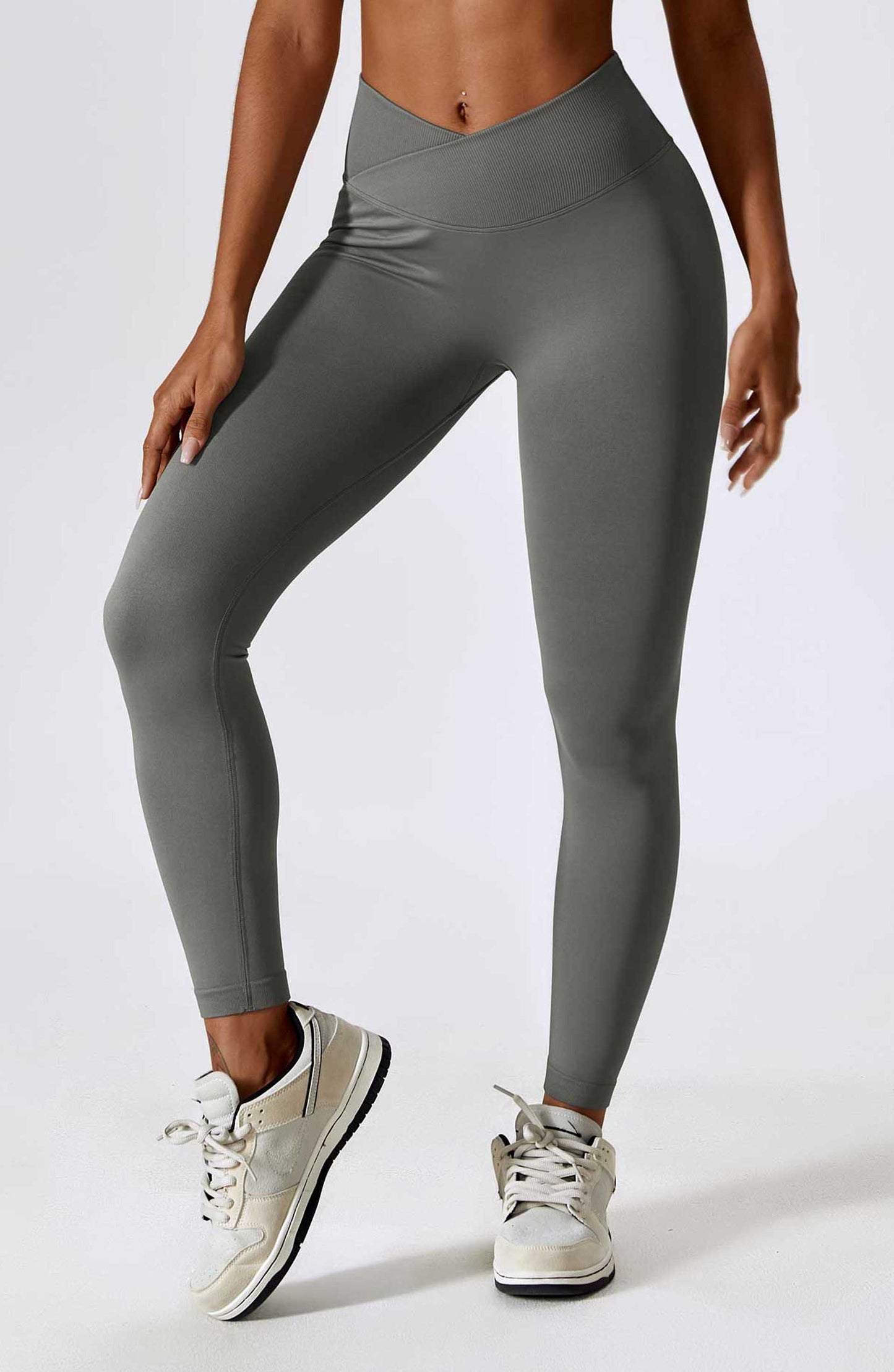 HR4596-BR European and American medium-intensity peach hip-lifting sports fitness leggings, seamless and naked feel yoga pants.