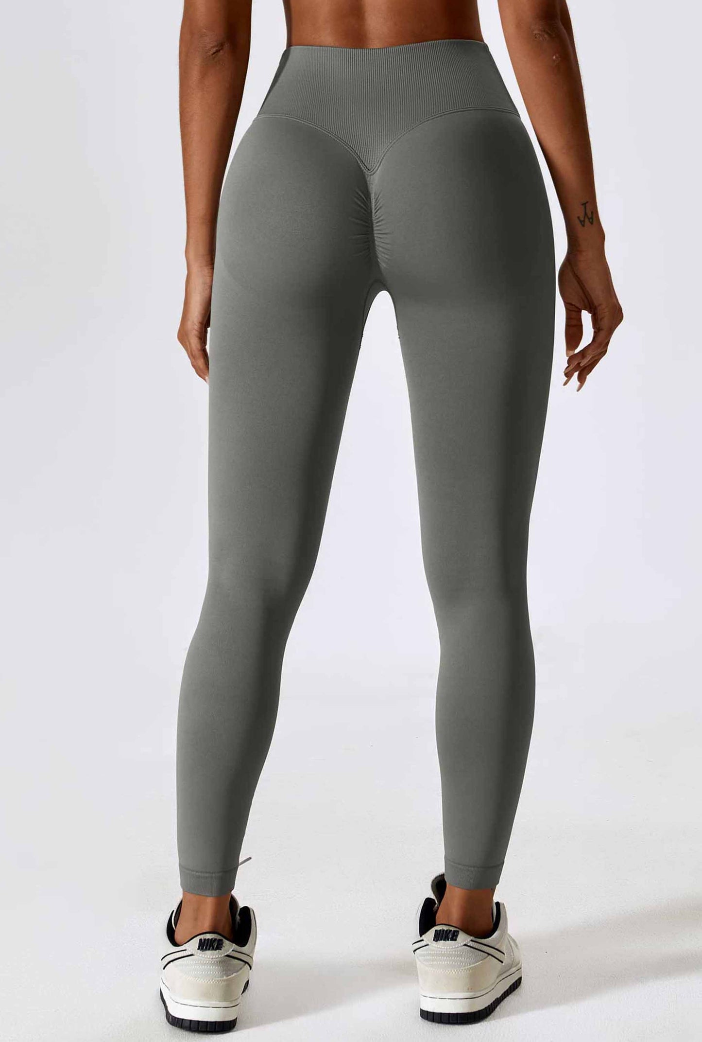 HR4596-BR European and American medium-intensity peach hip-lifting sports fitness leggings, seamless and naked feel yoga pants.